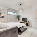 Daire Zenbnb / Stella / Proche Gare / Garage / Wifi / Annemasse